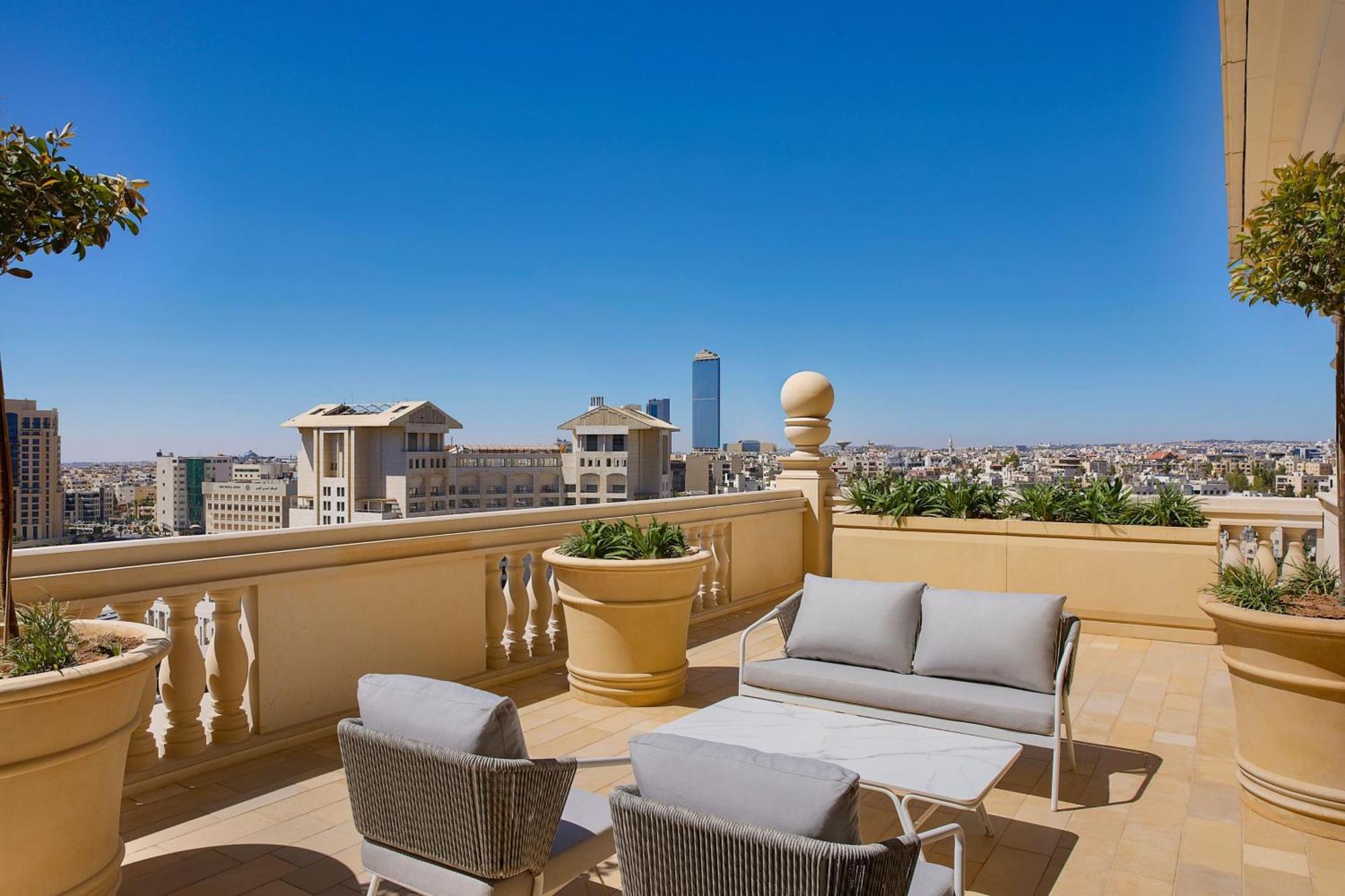 The Ritz-Carlton, Amman Hotel Eksteriør billede The Westin Palace Madrid