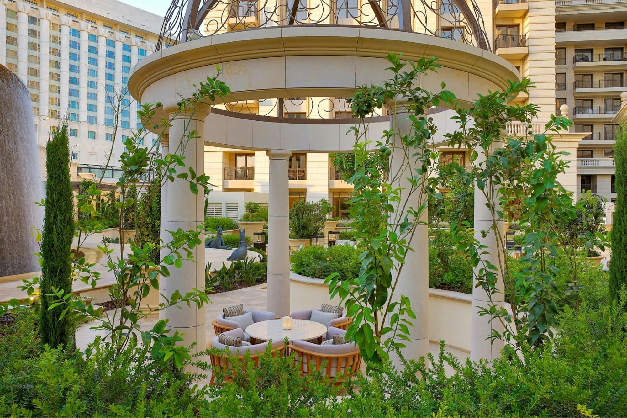 The Ritz-Carlton, Amman Hotel Eksteriør billede The garden at the Wynn