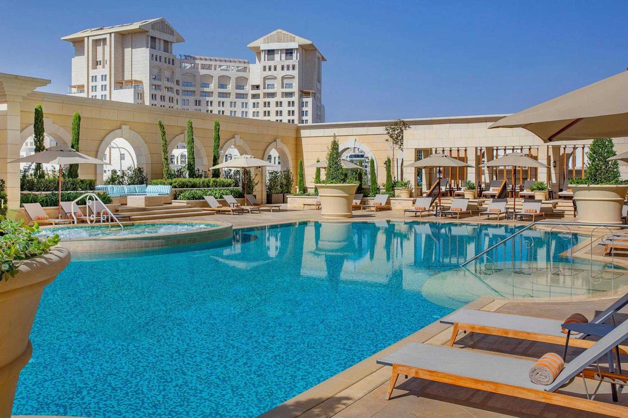 The Ritz-Carlton, Amman Hotel Eksteriør billede The pool at the Four Seasons Hotel