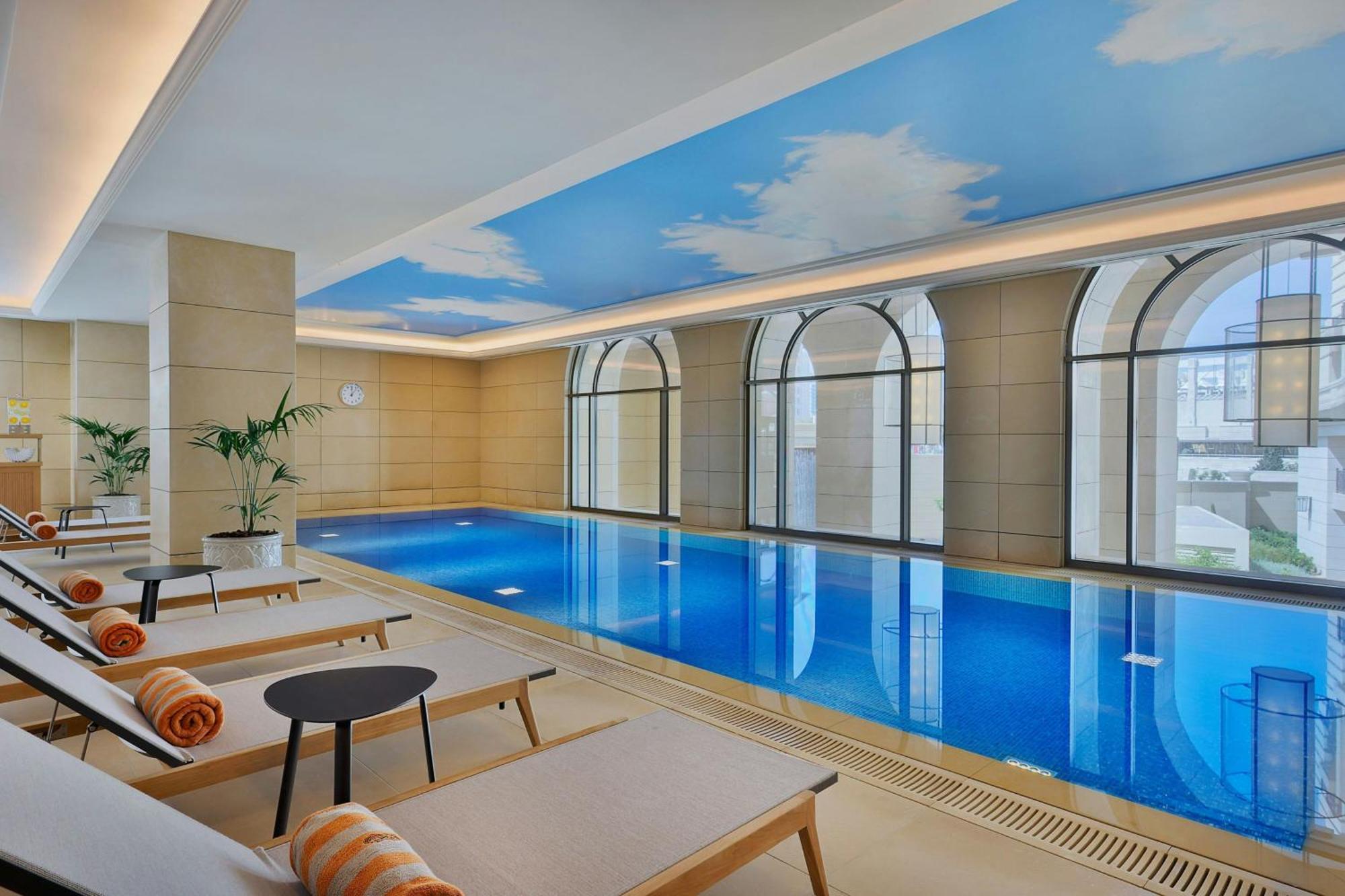 The Ritz-Carlton, Amman Hotel Eksteriør billede The pool at the hotel