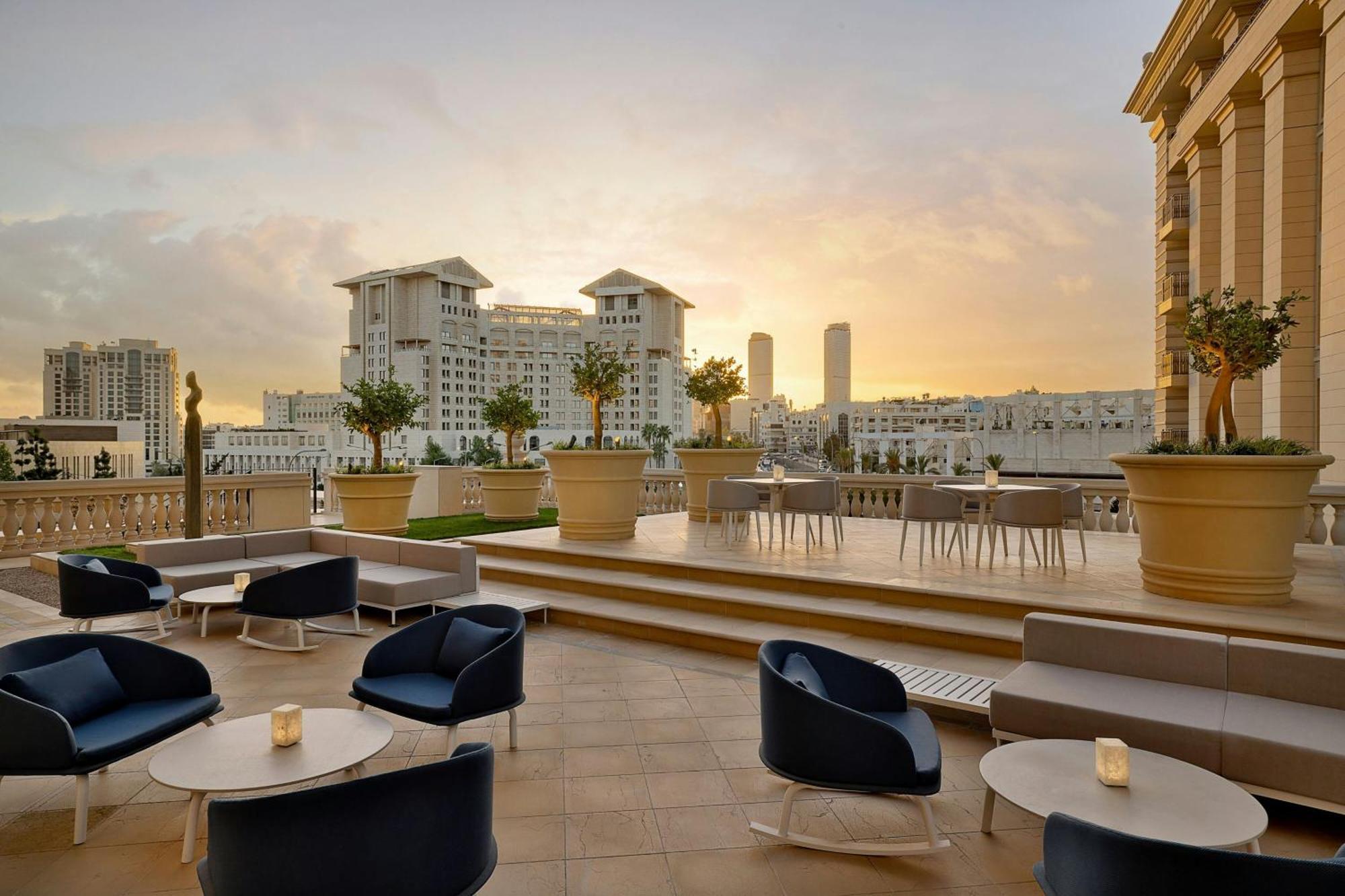 The Ritz-Carlton, Amman Hotel Eksteriør billede The Terrace at The Oberoi, Mumbai