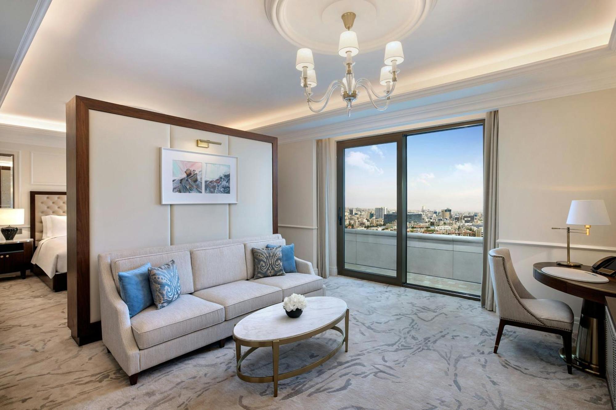 The Ritz-Carlton, Amman Hotel Eksteriør billede A suite at the hotel