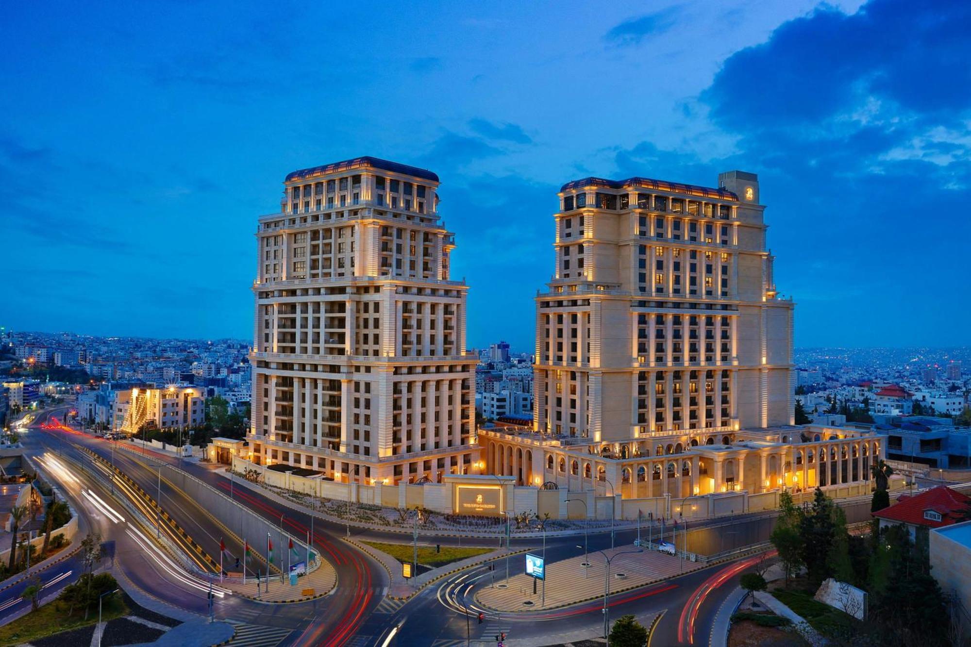 The Ritz-Carlton, Amman Hotel Eksteriør billede The complex at night