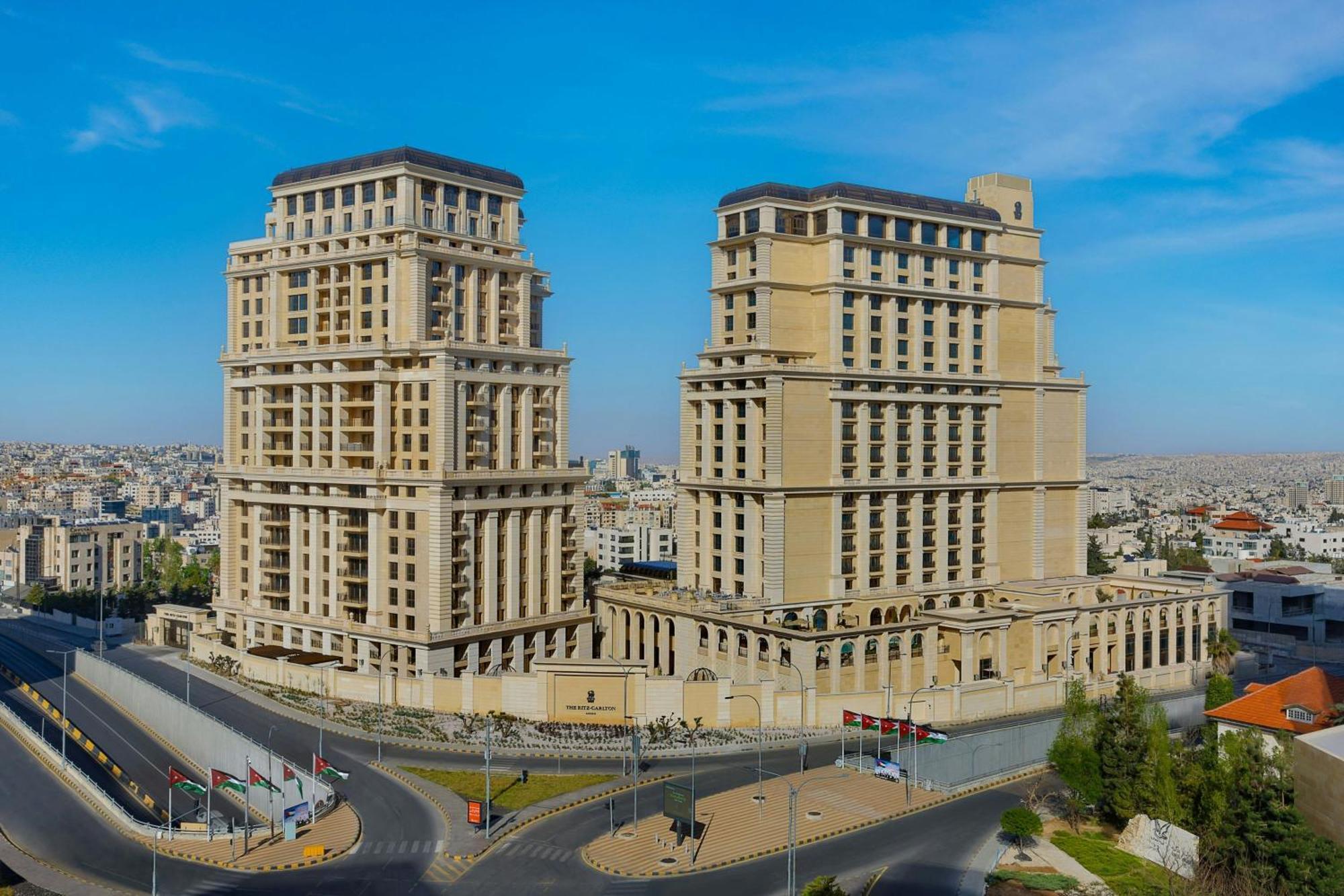 The Ritz-Carlton, Amman Hotel Eksteriør billede Residential complex in Amman